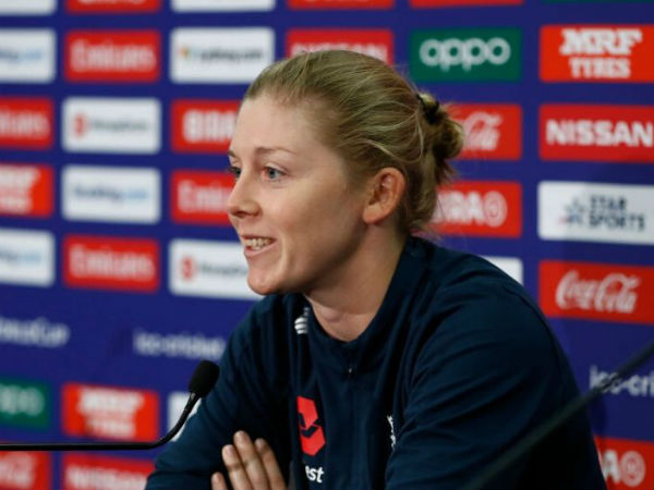 ఎన్‌హెచ్‌ఎస్ వలంటీర్‌గా..