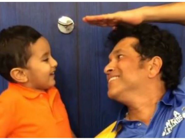  నవ్వులు పూయిస్తోంది: