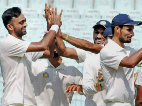 ఉనాద్కాట్ అరుదైన ఘనత..