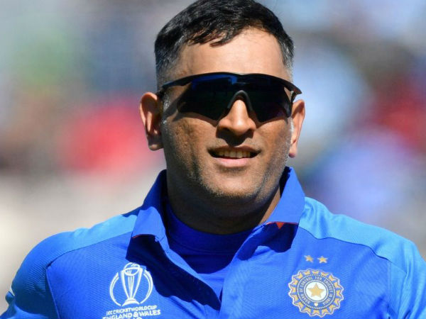 కరోనాను పట్టించుకోని ధోనీ..