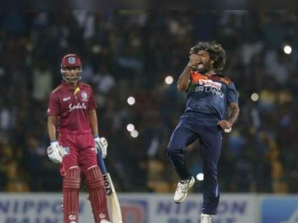 సిమన్స్ హాఫ్ సెంచరీ..