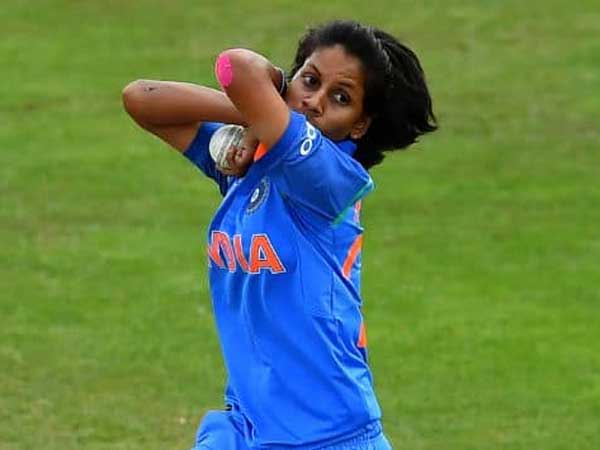 పూనమ్‌పైనే ఆశలు: