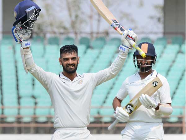 సౌరాష్ట్ర 384/8