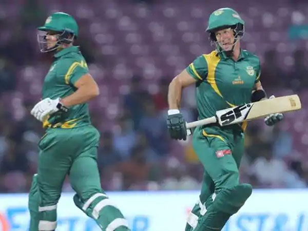 జాంటీ రోడ్స్ ఫిఫ్టీ.. ఫ్యాన్స్ ఫిదా