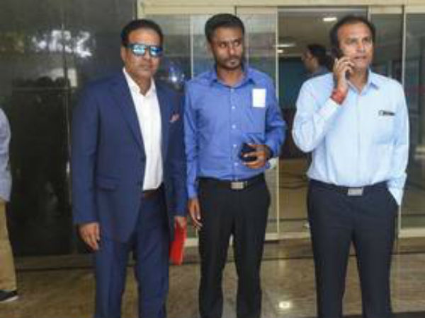 ధోనీపై ప్రశ్నలు: