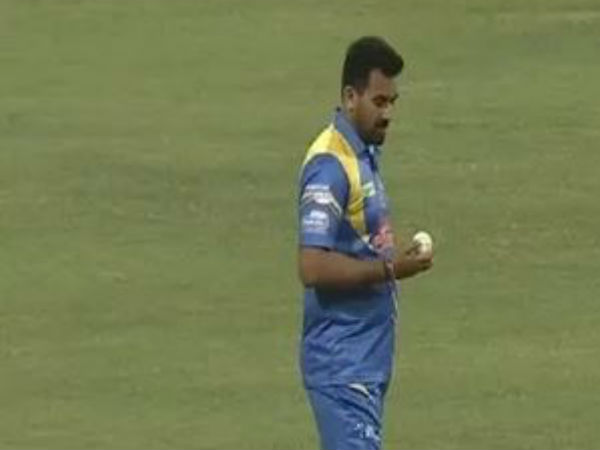 సూపర్ బౌలింగ్..