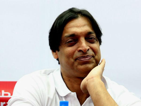 నజీర్‌కు బుర్ర లేదు: