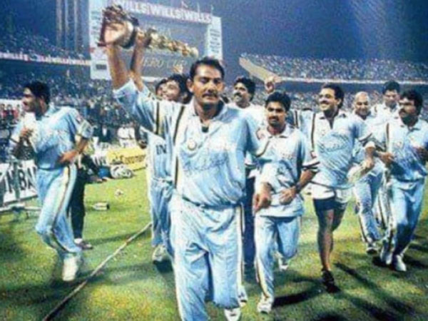 రెండు సిక్సర్లు మైదానం బయట పడ్డాయి..