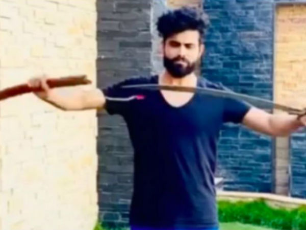 ఈ సారి కత్తి విన్యాసం..