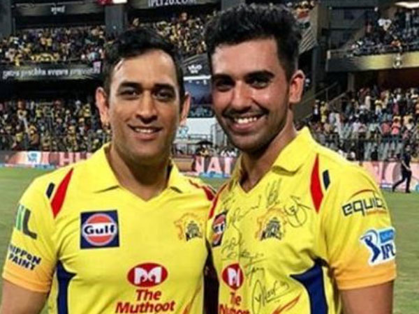 ధోనీ చెక్కిన శిల్పం..