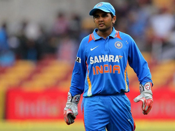 టేప్ చుట్టుకొని..