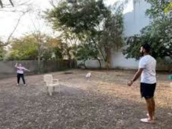 భార్య కోసం కోచ్‌గా మారిన పుజార: