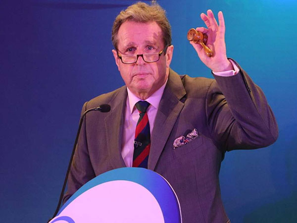 స్నేహితుడు సిఫార్స్ చేసాడు: