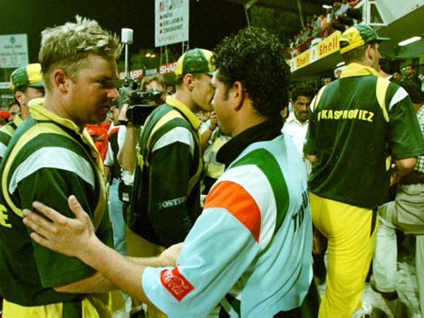 షేన్‌వార్న్ ఉతికారేసిన సచిన్..