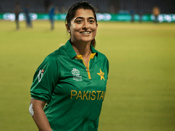 2005లో ఆరంగేట్రం: