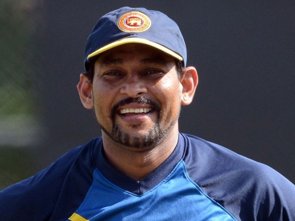 పేసర్ల జాబితాలో అక్రమ్, వాల్ష్‌: