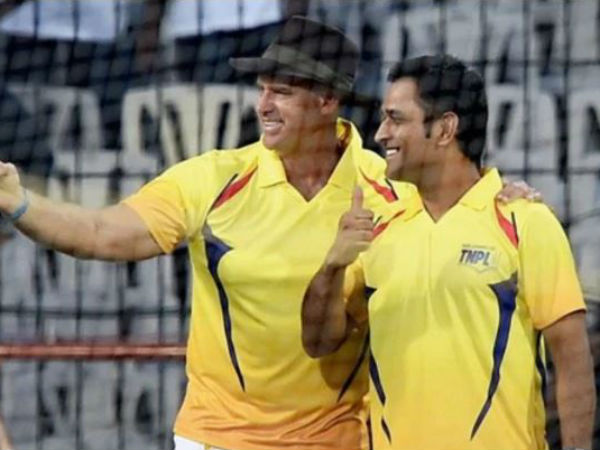 ధోనీని ఇబ్బంది పెట్టలేక..