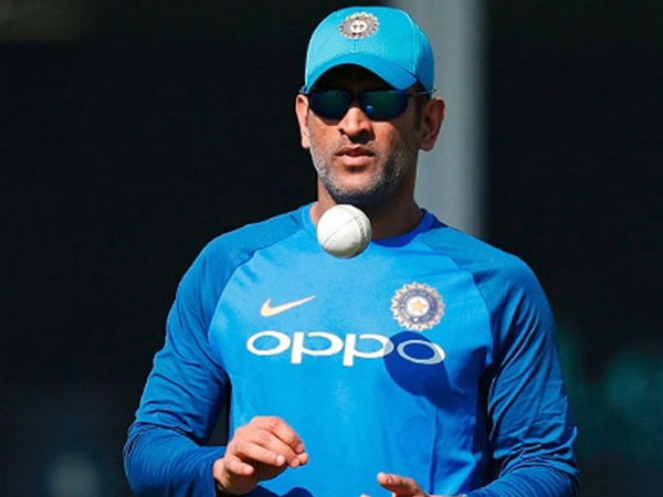 పాంటింగ్ కన్నా ధోనీ బెటర్..