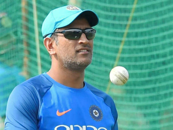 ధోనీ నా ఆరాధ్య క్రికెటర్: