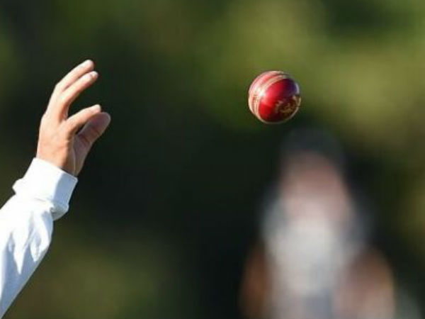 ఉమ్మి రుద్దితే పెనాల్టిగా 5 రన్స్