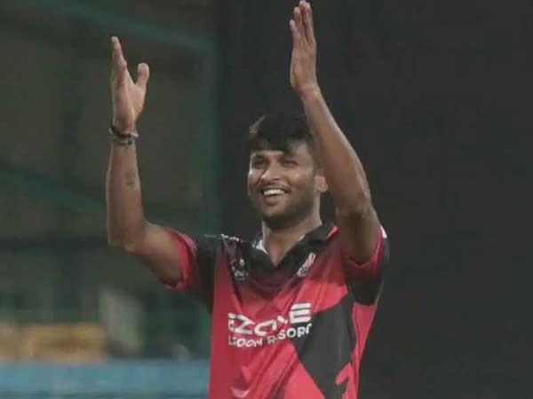 22 మ్యాచ్‌లు 12 పరుగులు