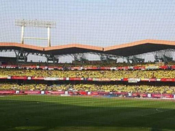  జెర్సీ, బ్యాట్, బంతి చోరీ: