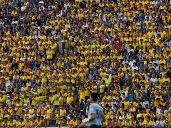 వేలాది మంది అభిమానులు