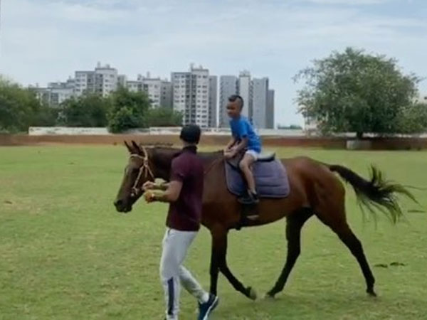 జొరావర్‌తో కలిసి చిందులు