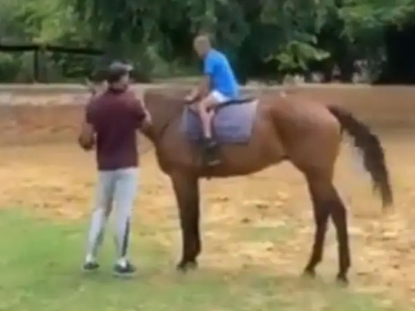 కొడుక్కి అన్నీ నేర్పిస్తున్న గబ్బర్