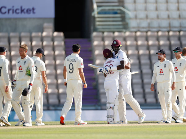 ఆదుకున్న బ్లాక్‌వుడ్‌