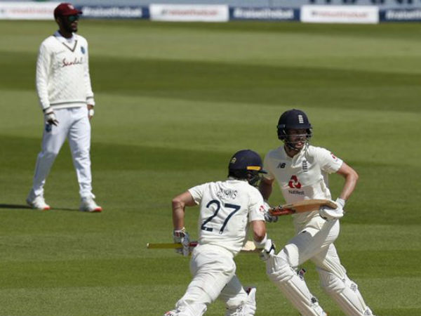 తొలిసారి నాయకత్వం: