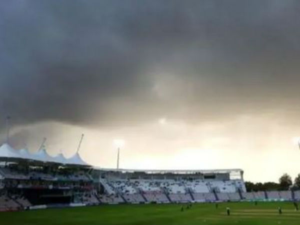  ఖాళీ మైదానాలు.. బోసిపోయిన స్టాండ్స్‌: