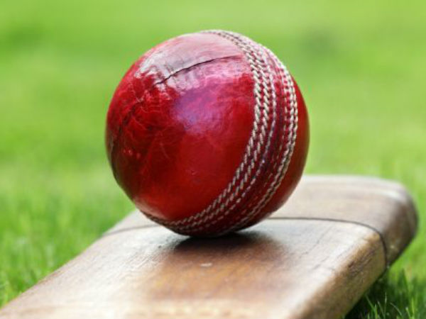 బంతికి ఉమ్మి రాసిన సిబ్లే: