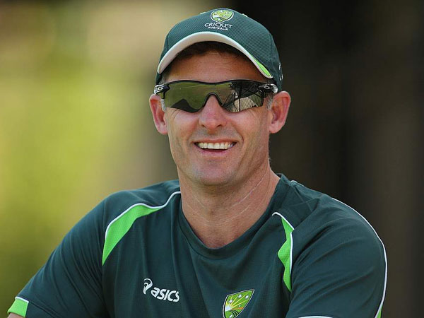 జట్టును పరుగెత్తిస్తాడు..