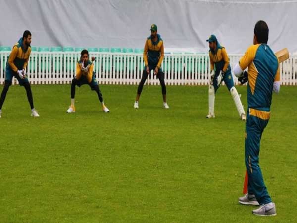 స్పాన్సర్‌ స్థానంలో స్వచ్ఛంద సంస్థ