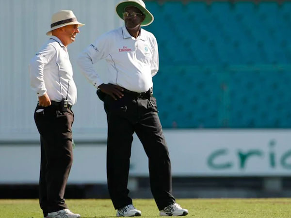 సైమండ్స్ ఔటైనా..