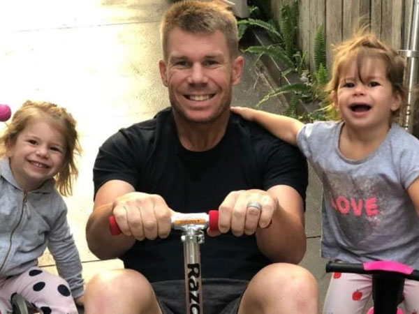 బాలీవుడ్ పాటకు వార్నర్ కూతుళ్ల డ్యాన్స్: