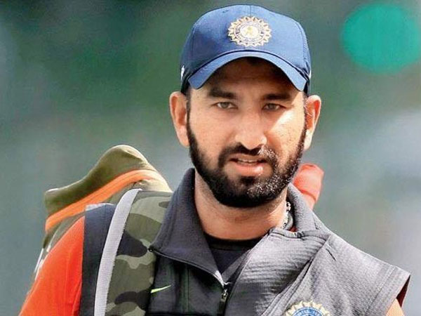 ప్రత్యర్థి బౌలర్ గురించి ఆరాతీస్తాడు