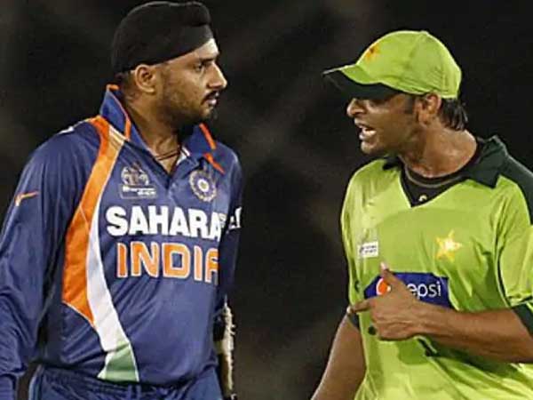 భజ్జీ‌ని కొట్టేందుకు హోటల్‌ గదికి వెళ్లా..