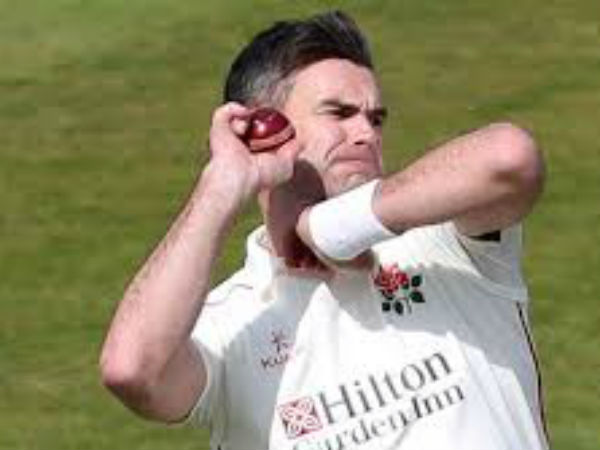 ఏకైక ఫాస్ట్‌ బౌలర్: