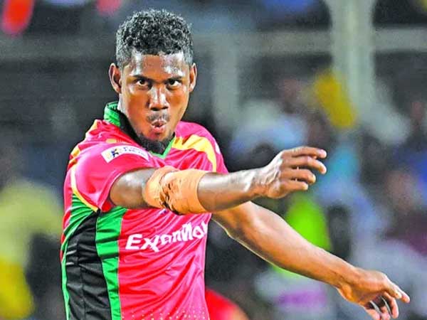 మాస్క్‌ ధరించి సంబరాలు