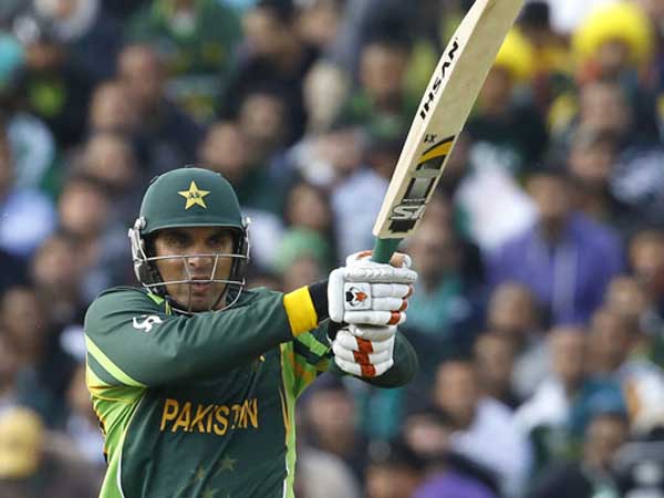 తలో రెండు వికెట్లు..