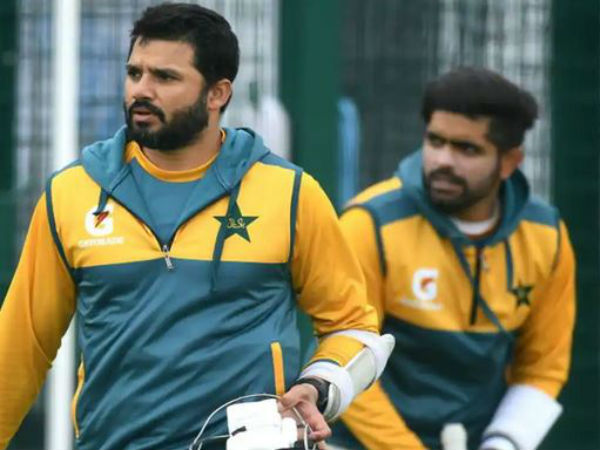  బాబర్‌, అజహర్‌లపైనే భారం: