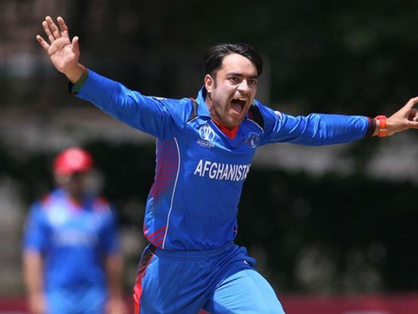 తొలి ఆఫ్ఘనిస్తాన్ బౌలర్‌గా:
