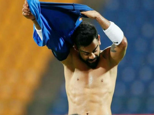  చొక్కా లేకుండానే: