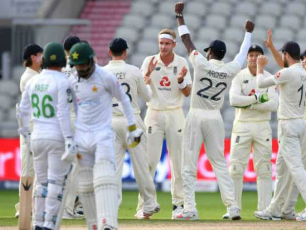  చెలరేగిన బ్రాడ్, వోక్స్‌: