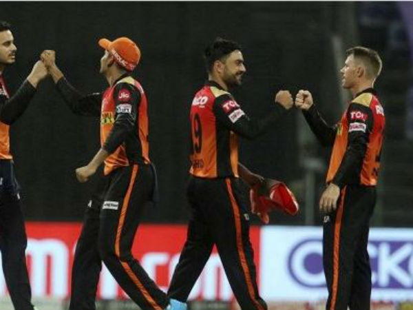 ఆదిలోనే వికెట్లు కోల్పోవడం.. ఆదిలోనే వికెట్లు కోల్పోవడం..