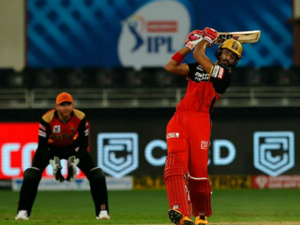 నాలుగు సందర్భాల్లో హాఫ్‌ సెంచరీ: