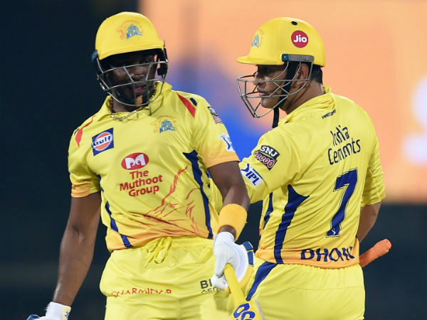 ధోనీ వీడడు..