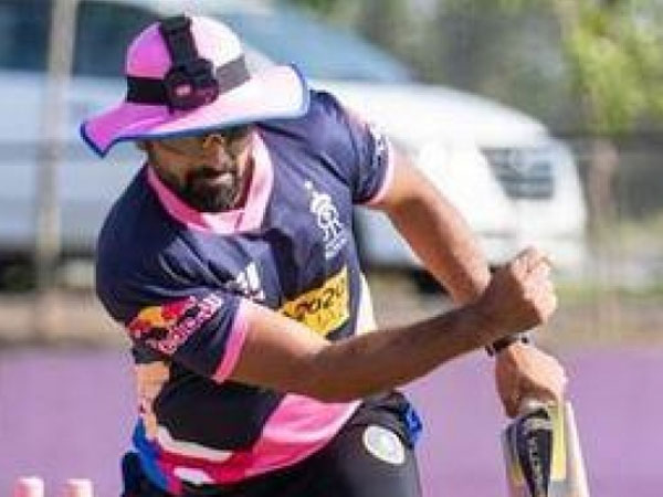 అంతకుముందు రాజస్థాన్‌ ఫీల్డింగ్‌ కోచ్‌కు